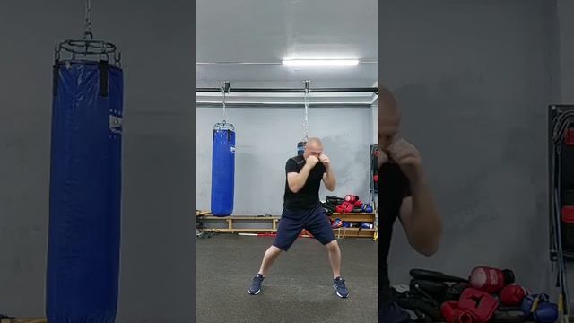 Школа ? бокса.Наработка уклонов и ударов. #вскбокс #бокс #тренер #спорт #боксер #удар смотреть онлайн