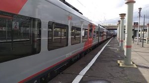 Пассажирский поезд "Ласточка": Москва - Санкт-Петербург на станции Крюково.