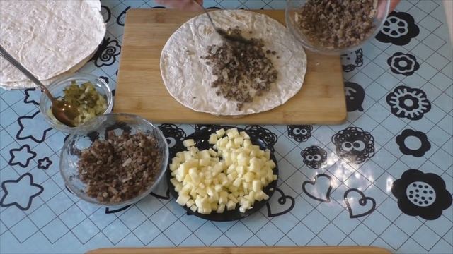 БЫСТРЫЕ ХЫЧИНЫ ИЗ ЛАВАША С ФАРШЕМ И СЫРОМ МОЦАРЕЛЛА