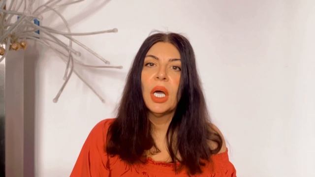 Какая помада делает нас старше? Какие цвета помады старят?Как сделать зубы белыми при помощи помады