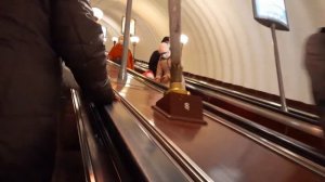 Метро Санкт-Петербурга. Выход на поверхность со станции Сенная площадь