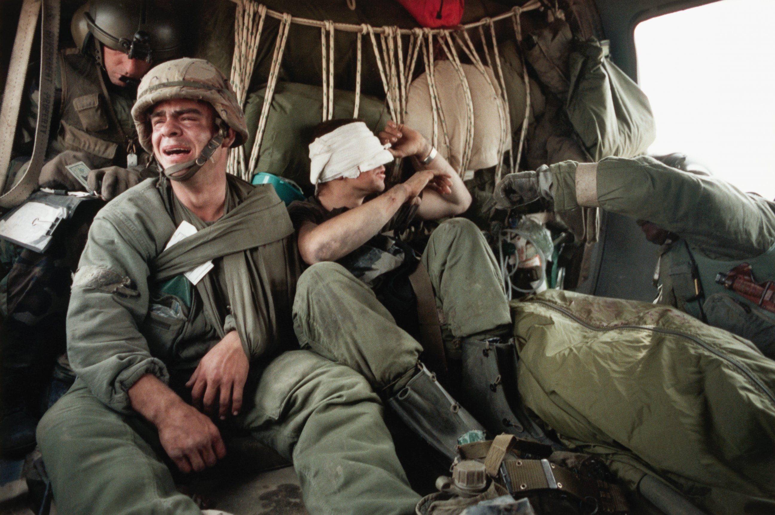 Несчастья войны. Буря в пустыне 1991 солдаты армии США. Фото Дэвида Тернли. Буря в пустыне операция 1991.