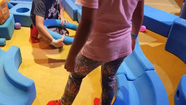 Angry Birds Activity Park смотреть онлайн