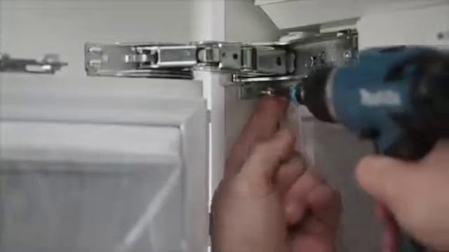 Монтаж фасада для холодильника Liebherr, жесткое крепление смотреть онлайн