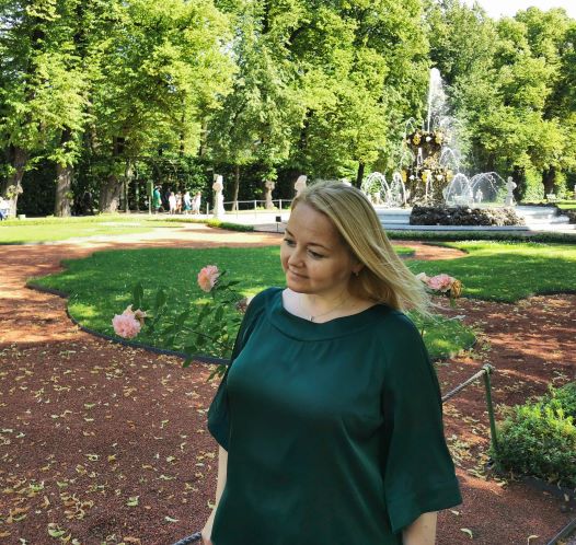 Я там, где Коронный фонтан и шелком колышутся розы. Летний сад. Санкт-Петербурга