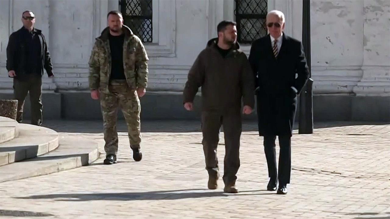 Военную помощь Украине обсуждали в Киеве Владимир Зеленский и Джо Байден