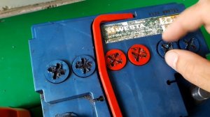 Как поставить аккумулятор на зарядку?