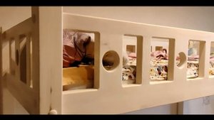 Мирослав  и новейшая деревянная двухэтажная кровать