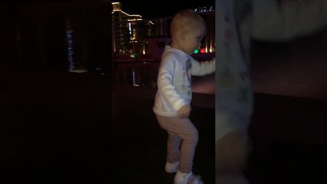 Baby dance,малышка круто танцует смотреть онлайн
