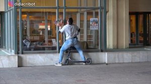 REPARTIENDO FLORES en la UNIVERSIDAD ?? [Cámara Oculta]