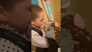 Как вырвать молочный зуб ?
