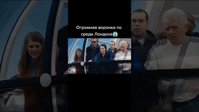 Огромная воронка посреди Лондона