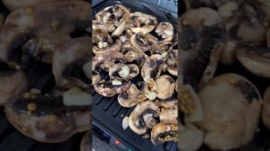 Шампиньоны на гриле и мангале