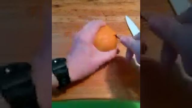 как очистить апельсин за 2 минуты.!!!!!!!!!!! очень просто смотреть всем смотреть онлайн