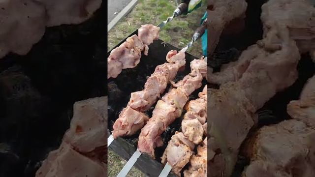 Жарим много мяса