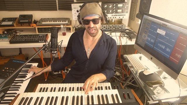 Nothing Compares 2 U (On 3 synths & a drum machine) смотреть онлайн