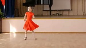 Ча ча ча танцуют дети.  Девочки соло