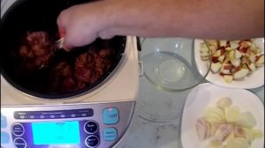 Куриная Печень с Яблоками и Луком в Мультиварке по-Берлински кулинарный видео рецепт