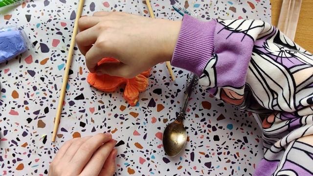 Как быстро и красиво слепить ёжика и рыбку из пластилина. смотреть онлайн