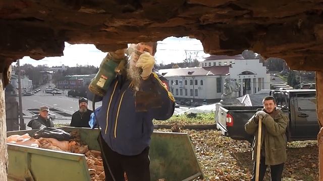 Субботник в храме Рождества Христова 19.10.13г. (7) смотреть онлайн