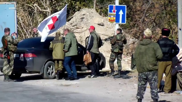 Обмен пленными. Наш как обычно в плохом состоянии, а укроп целенький ещё и курит.