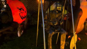Best Outdoor Halloween Decorations 2022 - Queens NYC Creepy Decor - Yard Displays Horror Props