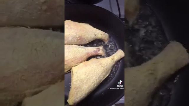 Вкуснющая рыбка обваленная в кукурузной муке( морской окунь). Просто?Да!Но вкусно☺️