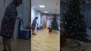 Мишустик-медведь в саду на утреннике