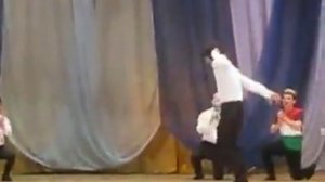 Таджики танцуют национальный танец