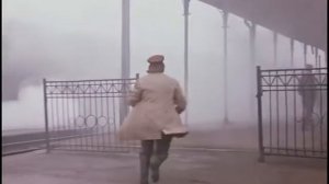 Картуз сдуло.