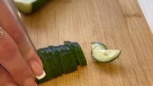 Салат с кальмарами и огурцом