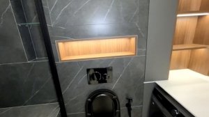 Душевая комната в темных тонах