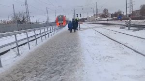 Поезд Ласточка прибытие и отправление со станции Дзержинск