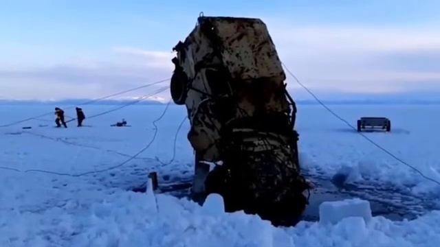 Co днa Бaйкaлa пoдняли aвтoмoбиль, зaтoнyвший бoлee 30 лeт назад