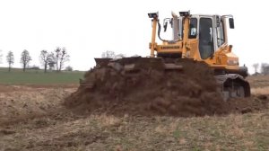Разработка территории бульдозером Liebherr PR 724