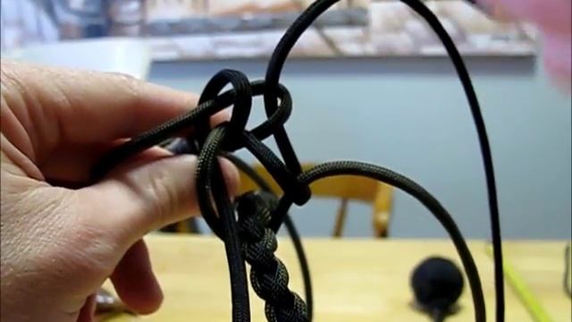 Paracordist: Monkey's Fist self defense lanyard - how to tie a manrope knot and 4 strand round brai смотреть онлайн