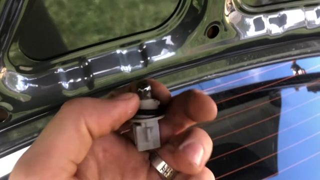 Как поменять лампочку подсветки номера Hyundai Accent смотреть онлайн