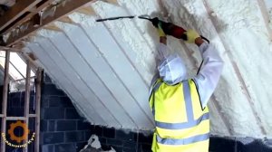 Как утепляют пеной стены домов и мансарды