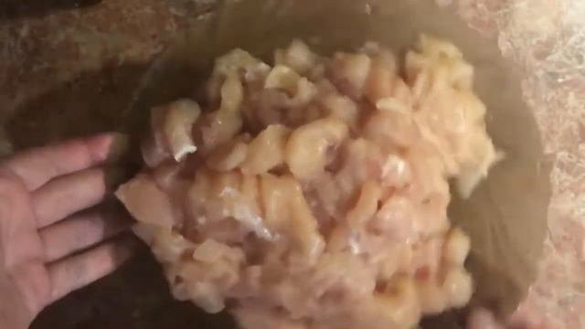 Куриное филе с грибами в сырном соусе