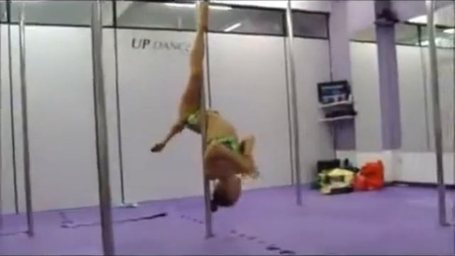 Девушки соревнуются.mp4 смотреть онлайн