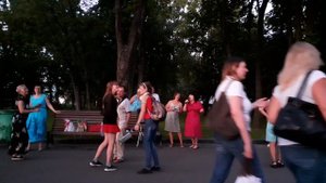 А Я ТОЛЬКО С МОРОЗА, А Я МАЙСКАЯ РОЗА! СЕРДЮЧКА / ТАНЦЫ В САДУ ШЕВЧЕНКО ХАРЬКОВ АВГУСТ 2020