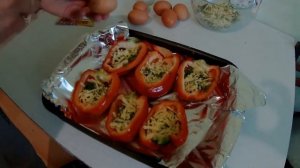Перец в духовке с сыром и яйцом