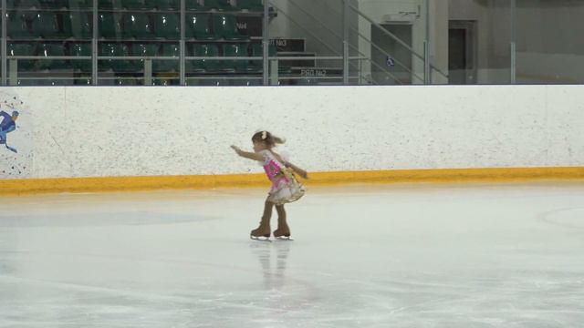 🌟 Фигуристка Полина Подобедова 2018 г.р. 3 года 1 мес. Первые соревнования! "Дебют"!🏅 смотреть онлайн