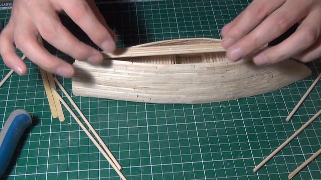 Лодка из деревянных палочек