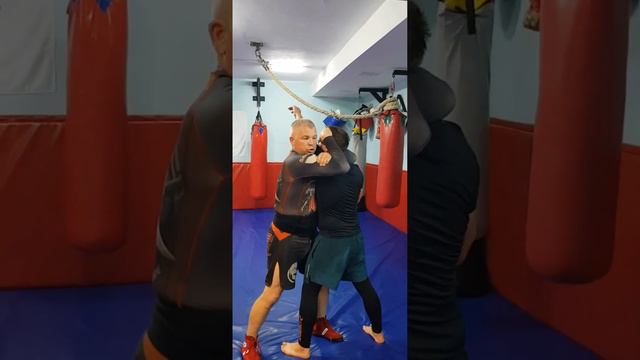 SELF DEFENSE LESSONS УРОКИ САМООБОРОНЫ "ЗАЩИТА ОТ УДАРА РУКОЙ С ИСПОЛЬЗОВАНИЕМ УДУШАЮЩЕГО" смотреть онлайн