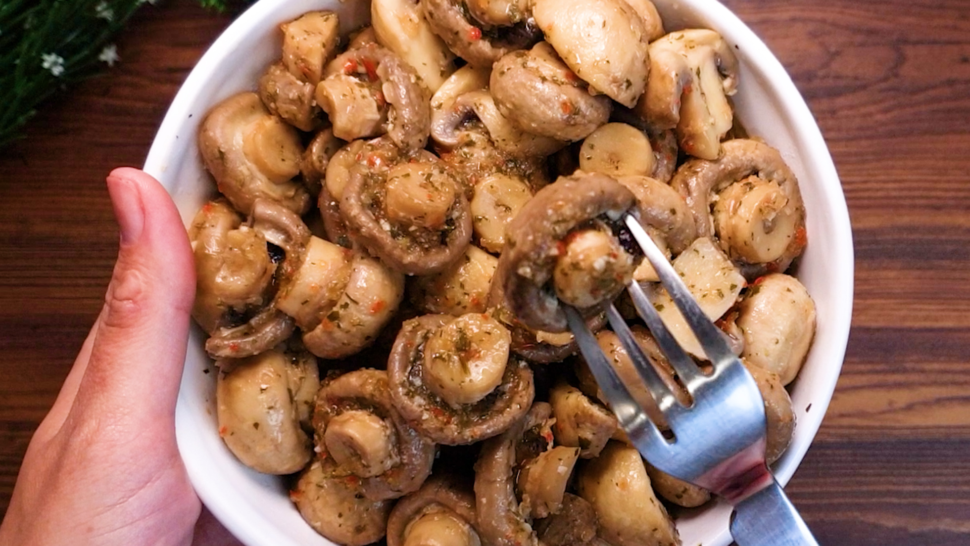 Маринованные шампиньоны с овощной заправкой. Marinated champignons with vegetable dressing. смотреть онлайн