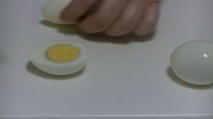 Салат из щавеля и консервированной кукурузы.Вкусно и полезно.