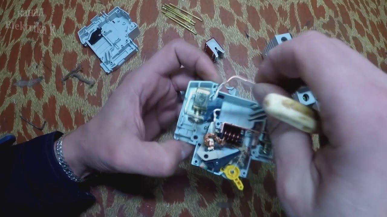 Автоматический выключатель IEK что внутри. смотреть онлайн