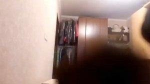 Девочки издеваются над однокласницой