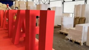 Процесс обработки букв из пенопласта"SALE". Шкурка и покраска компрессором.